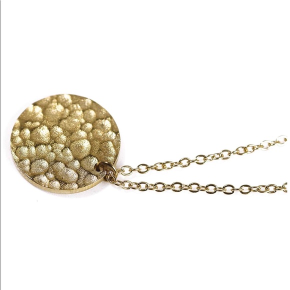 🆕NWOT Pretty Gold Circle Necklace - Picture 4 of 5